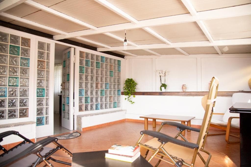 Veranda coperta con sdraio a Casa Petito